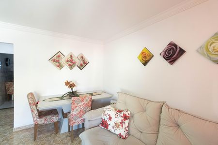 Casa à venda com 128m², 2 quartos e 2 vagas Casa à venda com 128m², 2 quartos e 2 vagasSala