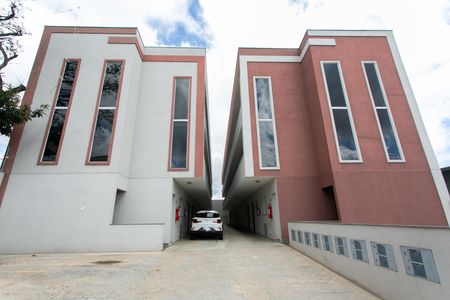 Fachada de apartamento para alugar com 2 quartos, 40m² em Vila Taquari, São Paulo