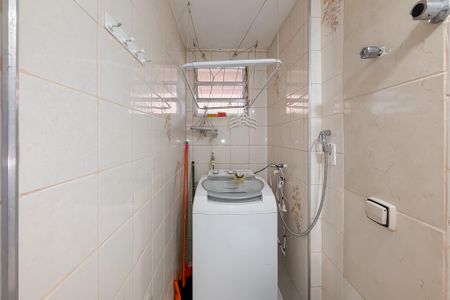 Banheiro de kitnet/studio para alugar com 1 quarto, 28m² em Liberdade, São Paulo
