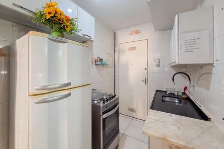 Cozinha de kitnet/studio para alugar com 1 quarto, 28m² em Liberdade, São Paulo