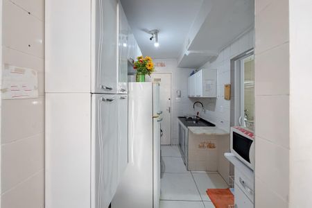Cozinha de kitnet/studio para alugar com 1 quarto, 28m² em Liberdade, São Paulo