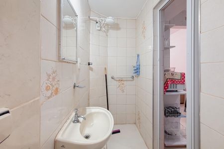 Banheiro de kitnet/studio para alugar com 1 quarto, 28m² em Liberdade, São Paulo