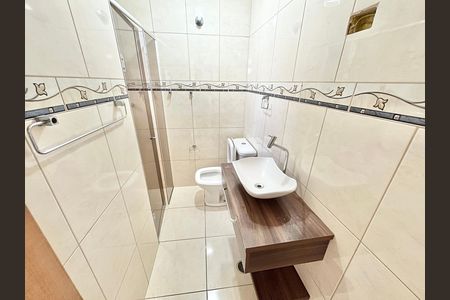Banheiro de casa para alugar com 1 quarto, 40m² em Parque Peruche, São Paulo