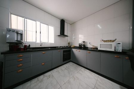 Casa para alugar com 400m², 6 quartos e 3 vagas Casa para alugar com 400m², 6 quartos e 3 vagasCasa 2 - Cozinha