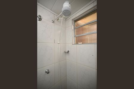 Banheiro de casa para alugar com 1 quarto, 30m² em Jardim Maria Rosa, Taboão da Serra