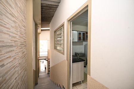 Entrada de casa para alugar com 1 quarto, 30m² em Jardim Maria Rosa, Taboão da Serra