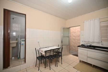 Cozinha de casa para alugar com 1 quarto, 30m² em Jardim Maria Rosa, Taboão da Serra