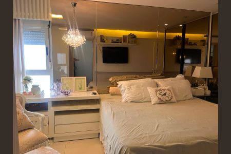 Apartamento à venda com 148m², 3 quartos e 3 vagas Apartamento à venda com 148m², 3 quartos e 3 vagasSuíte