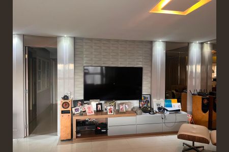 Apartamento à venda com 148m², 3 quartos e 3 vagas Apartamento à venda com 148m², 3 quartos e 3 vagasSala