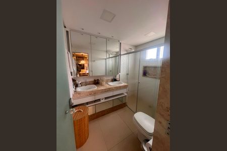 Apartamento à venda com 148m², 3 quartos e 3 vagas Apartamento à venda com 148m², 3 quartos e 3 vagasBanheiro social