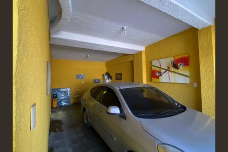 Garagem de casa à venda com 2 quartos, 125m² em Veloso, Osasco