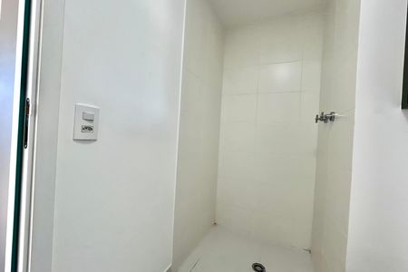 Banheiro de kitnet/studio à venda com 1 quarto, 29m² em Jardim Prudência, São Paulo