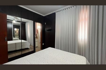 Casa de condomínio à venda com 200m², 3 quartos e 5 vagas