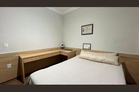Casa de condomínio à venda com 200m², 3 quartos e 5 vagas Casa de condomínio à venda com 200m², 3 quartos e 5 vagasQuarto