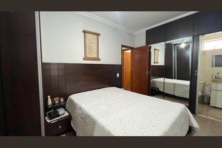 Casa de condomínio à venda com 200m², 3 quartos e 5 vagas Casa de condomínio à venda com 200m², 3 quartos e 5 vagasQuarto