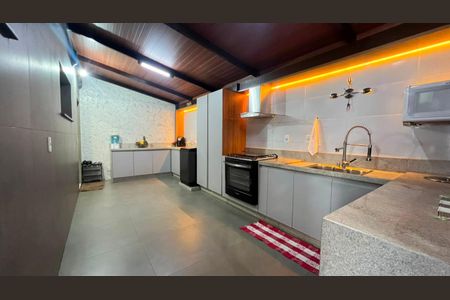 Casa de condomínio à venda com 200m², 3 quartos e 5 vagas Casa de condomínio à venda com 200m², 3 quartos e 5 vagasÁrea externa
