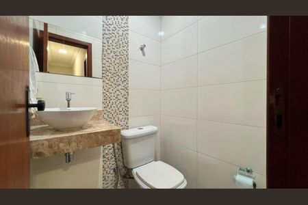 Casa de condomínio à venda com 200m², 3 quartos e 5 vagas Casa de condomínio à venda com 200m², 3 quartos e 5 vagasBanheiro