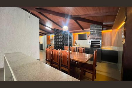 Casa de condomínio à venda com 200m², 3 quartos e 5 vagas Casa de condomínio à venda com 200m², 3 quartos e 5 vagasÁrea externa