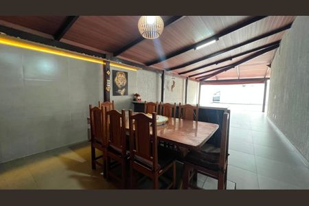 Casa de condomínio à venda com 200m², 3 quartos e 5 vagas Casa de condomínio à venda com 200m², 3 quartos e 5 vagasÁrea externa