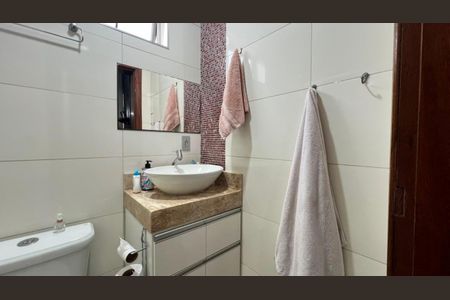 Casa de condomínio à venda com 200m², 3 quartos e 5 vagas Casa de condomínio à venda com 200m², 3 quartos e 5 vagasBanheiro