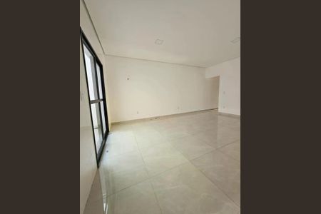Casa à venda com 70m², 3 quartos e 2 vagas