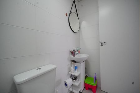 Banheiro de apartamento para alugar com 2 quartos, 57m² em Sertão do Maruim, São José