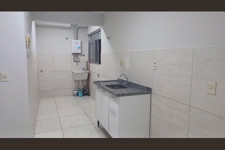 Sala/cozinha de apartamento para alugar com 2 quartos, 47m² em Todos Os Santos, Rio de Janeiro