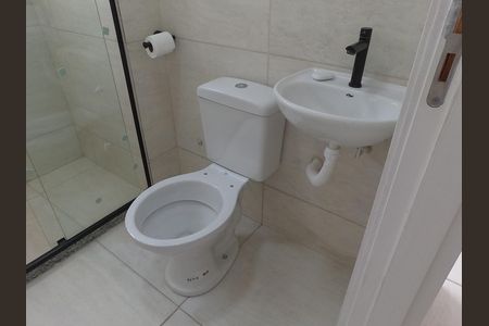 Banheiro social de apartamento para alugar com 2 quartos, 47m² em Todos Os Santos, Rio de Janeiro