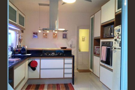 Casa à venda com 3 quartos, 120m² em Vila Elvira, São Paulo