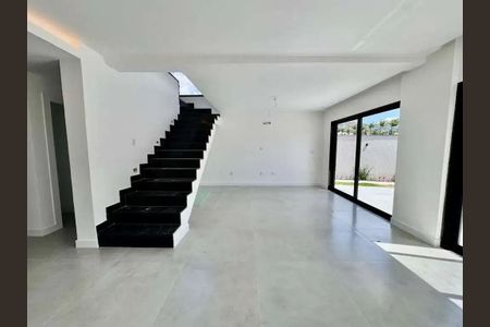 Casa à venda com 4 quartos, 210m² em Recreio dos Bandeirantes, Rio de Janeiro