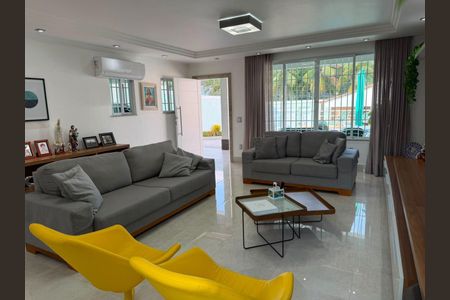 Casa à venda com 305m², 5 quartos e 6 vagas