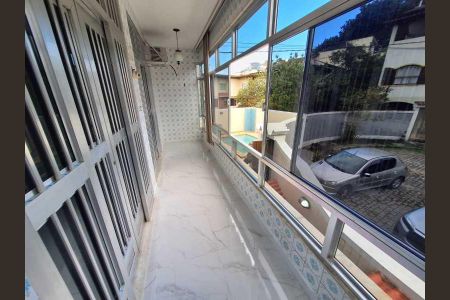 Casa de condomínio à venda com 278m², 3 quartos e sem vaga