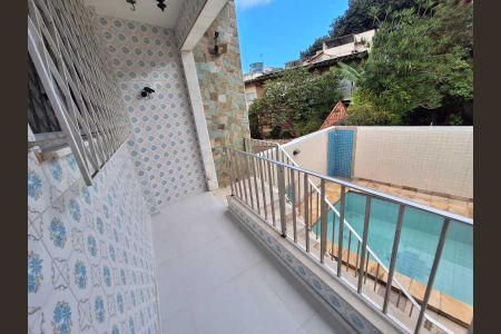 Casa de condomínio à venda com 278m², 3 quartos e sem vaga