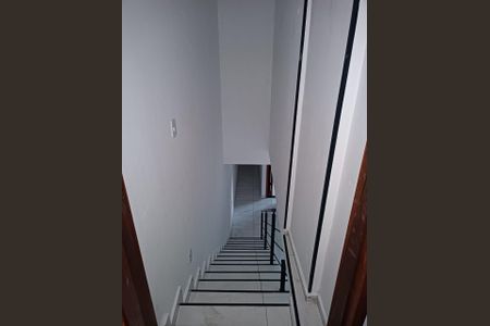 Escada de casa para alugar com 2 quartos, 56m² em Vila Metalúrgica, Santo André