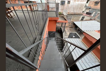 Casa para alugar com 70m², 2 quartos e sem vaga Casa para alugar com 70m², 2 quartos e sem vagaEscada para terraço
