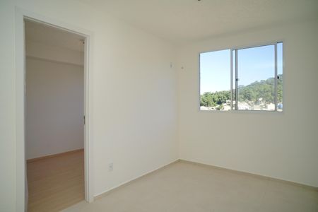 Sala de apartamento para alugar com 2 quartos, 36m² em Várzea das Mocas, São Gonçalo