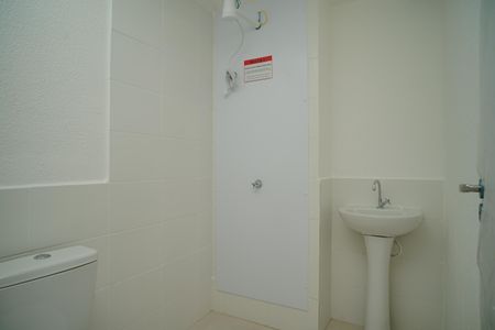 Banheiro de apartamento para alugar com 2 quartos, 36m² em Várzea das Mocas, São Gonçalo