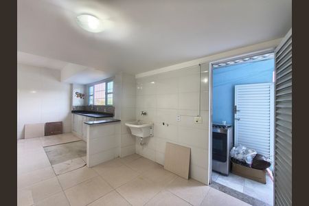 Casa de condomínio à venda com 180m², 3 quartos e sem vaga