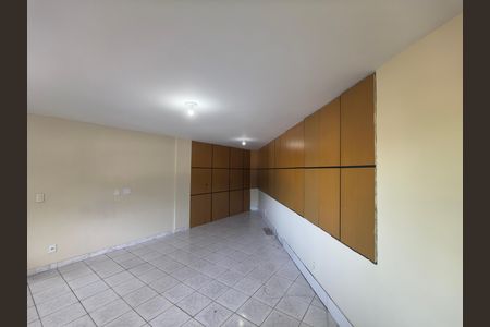 Casa de condomínio à venda com 180m², 3 quartos e sem vaga