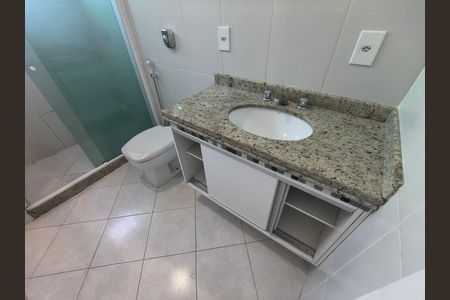 Casa de condomínio à venda com 180m², 3 quartos e sem vaga