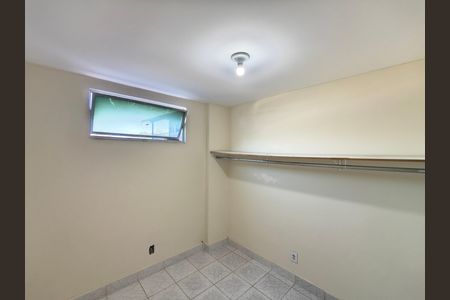 Casa de condomínio à venda com 180m², 3 quartos e sem vaga