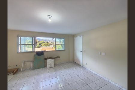 Casa de condomínio à venda com 180m², 3 quartos e sem vaga