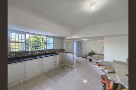 Casa de condomínio à venda com 180m², 3 quartos e sem vaga