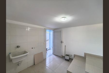 Casa de condomínio à venda com 180m², 3 quartos e sem vaga