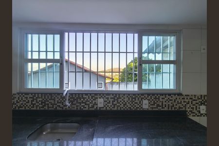 Casa de condomínio à venda com 180m², 3 quartos e sem vaga