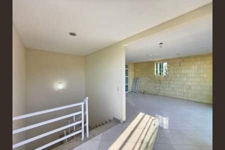 Casa de condomínio à venda com 180m², 3 quartos e sem vaga