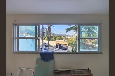 Casa de condomínio à venda com 180m², 3 quartos e sem vaga