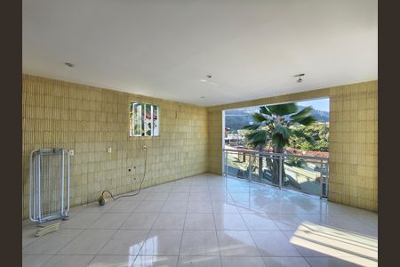 Casa de condomínio à venda com 180m², 3 quartos e sem vaga