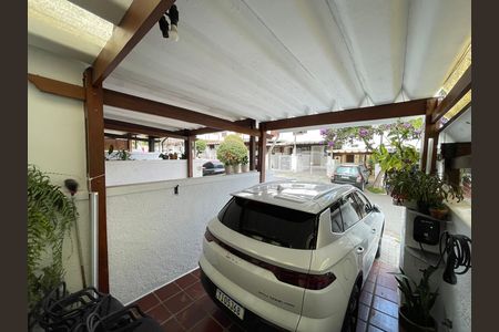 Garagem de casa à venda com 4 quartos, 124m² em Jardim Alvorada (zona Oeste), São Paulo
