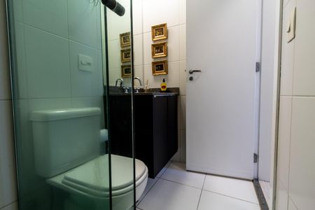 Apartamento para alugar com 70m², 2 quartos e 1 vaga Apartamento para alugar com 70m², 2 quartos e 1 vagaBanheiro do Corredor